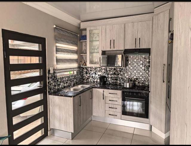 3 BEDROOM HOUSE FOR SALE IN VANDERBIJLPARK CE7